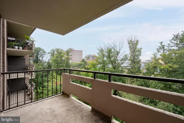 $350,000 | 1808 Old Meadow Road, Unit 1115, McLean, VA 22102