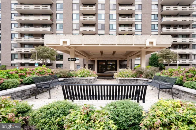 $350,000 | 1808 Old Meadow Road, Unit 1115, McLean, VA 22102