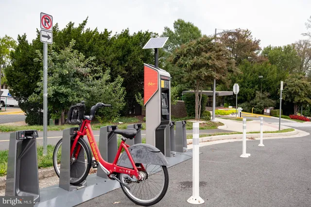 $350,000 | 1808 Old Meadow Road, Unit 1115, McLean, VA 22102