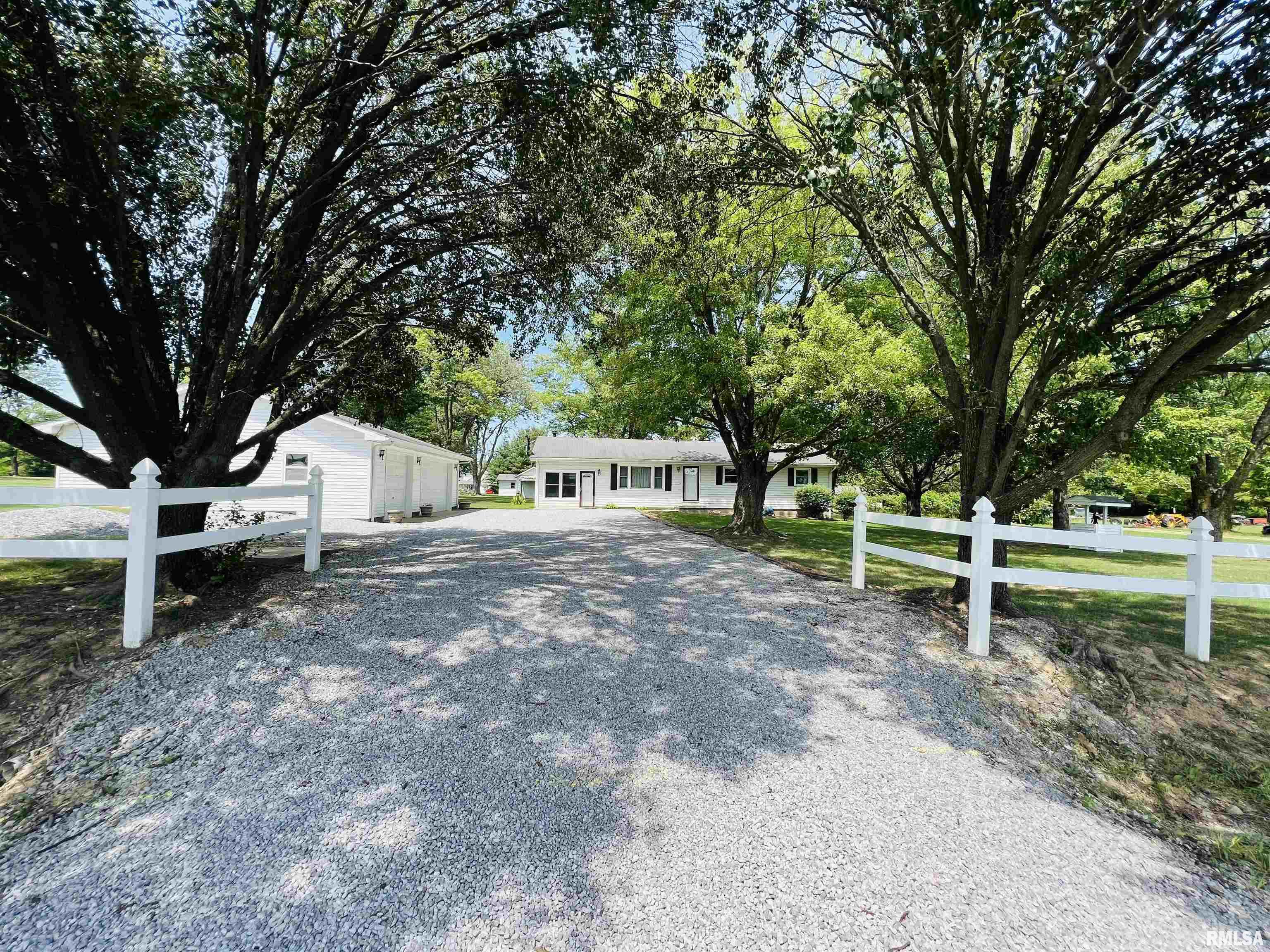 1045 Bourland Road Eldorado, IL 62930 - Photo 1 of 35 Gallery Image 1