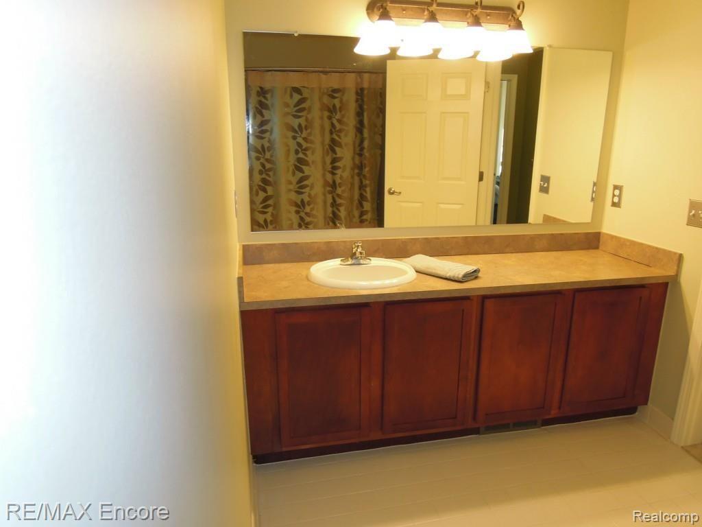 3822 Windingbrook Circle, Unit 8 Rochester Hills, MI 48309 - Photo 45 of 64