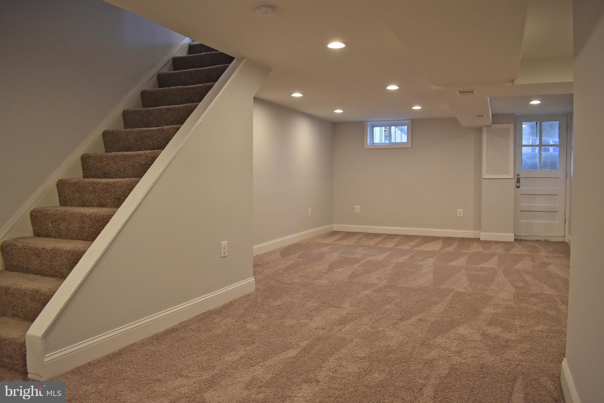 7809 Harold Road Baltimore, MD 21222 - Photo 16 of 36 an entryway in a hall with white walls