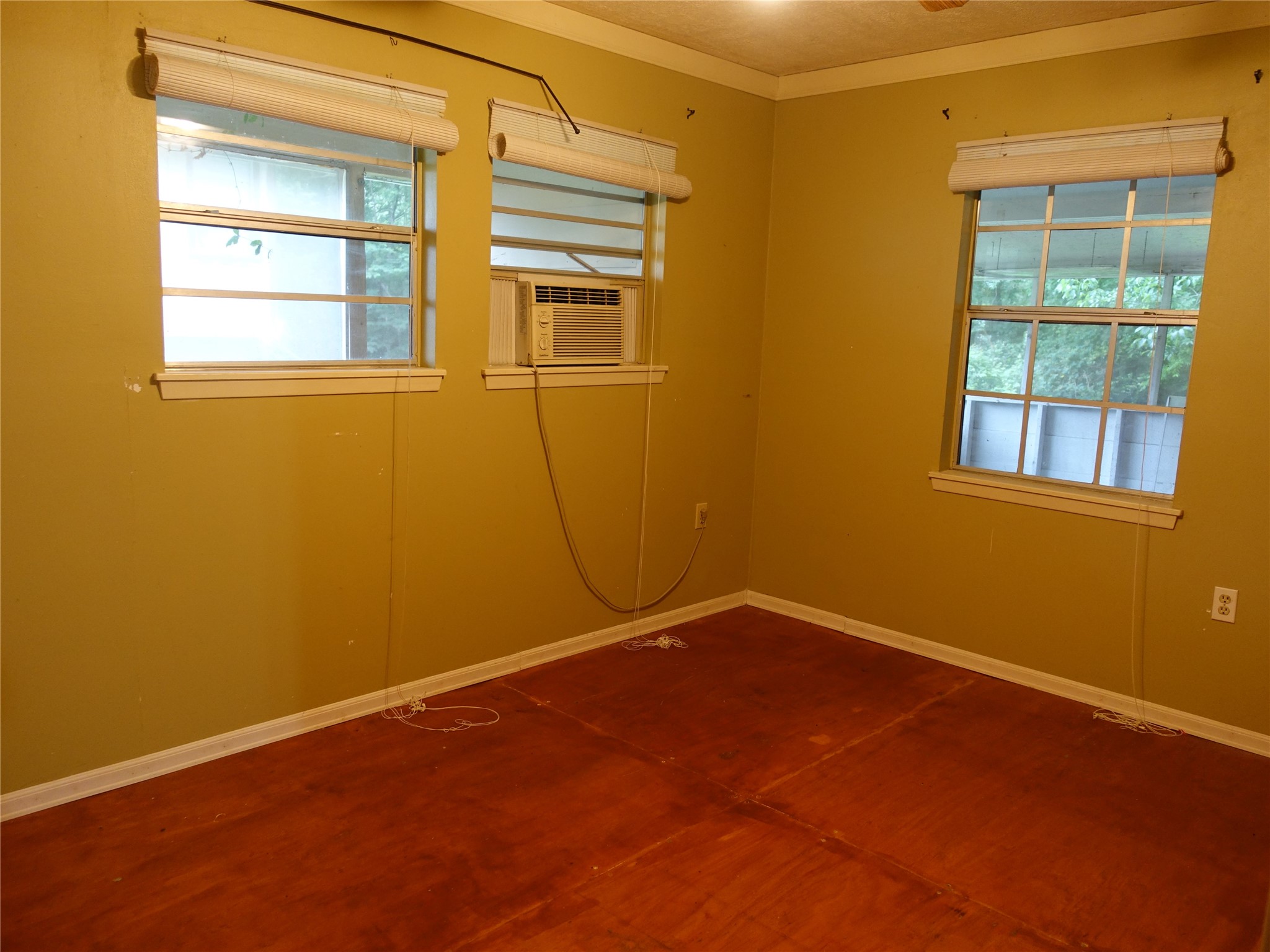 20 Hideaway Trail Coldspring, TX 77331 - Photo 16 of 24 an empty room with windows