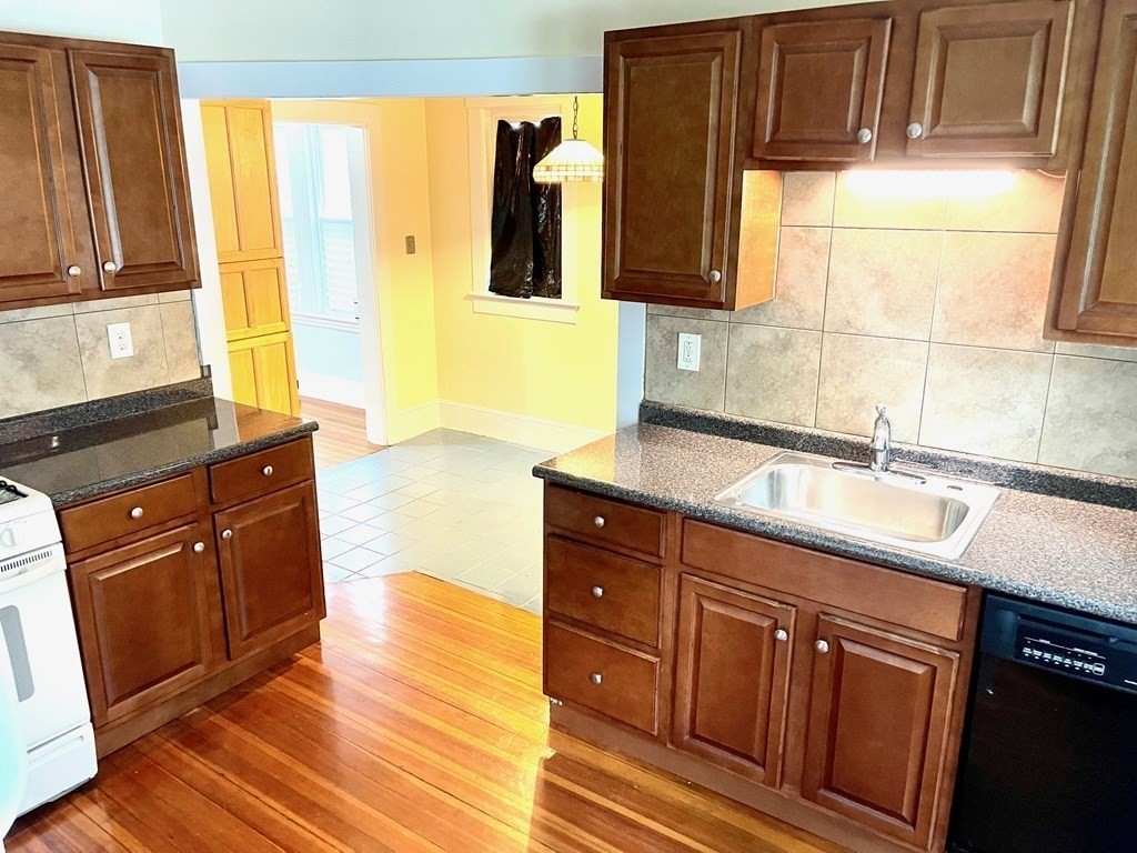 20 Curtis Road Milton, MA 02186 - Photo 3 of 10 Gallery Image 3