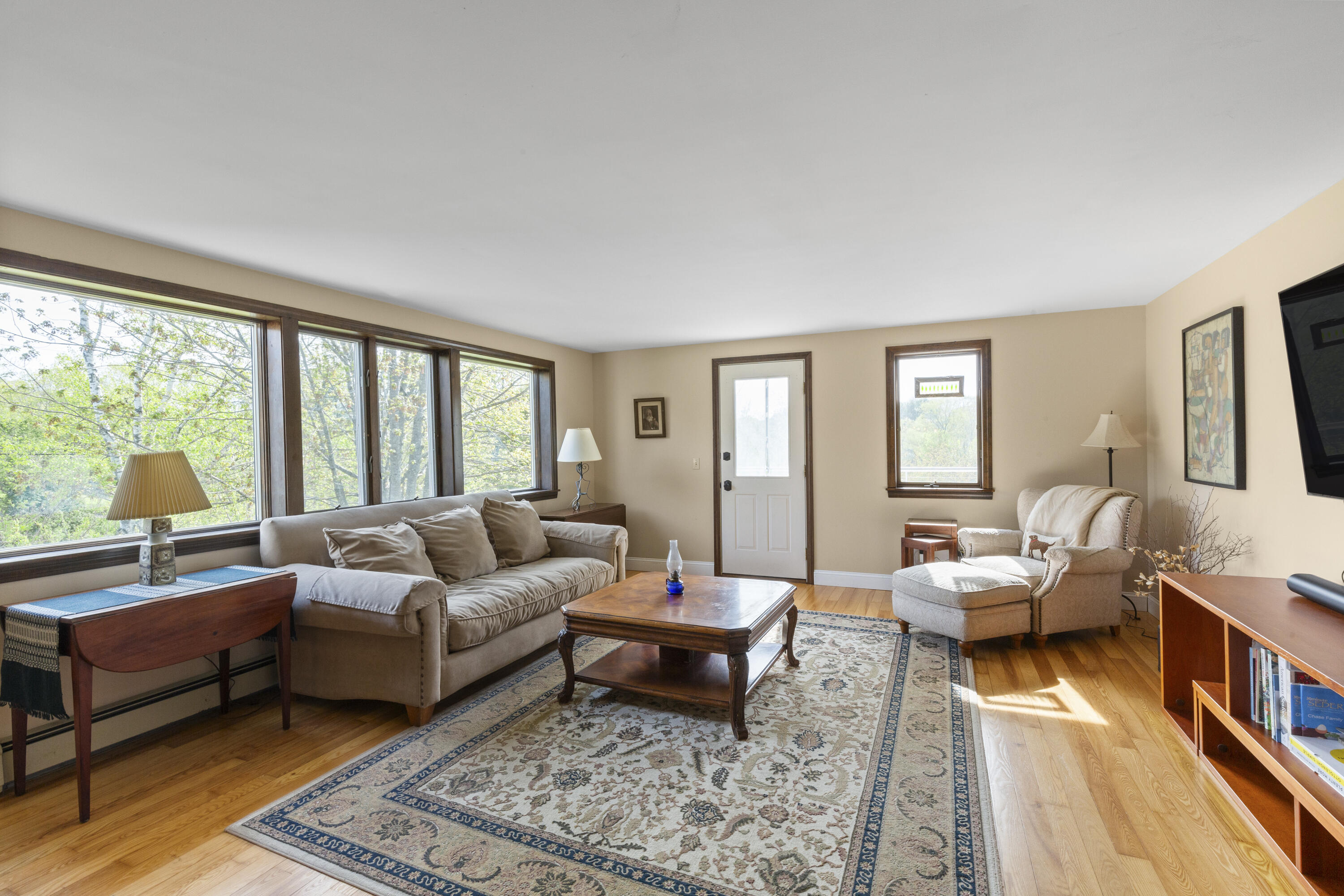 17 West View Road Damariscotta, ME 04543 - Photo 14 of 47 Living room