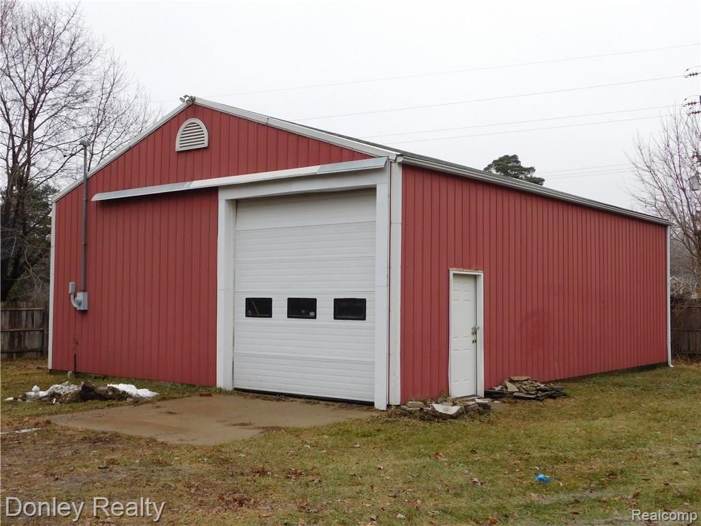 6074 North Lapeer Road North Branch, MI 48461 - Photo 3 of 10 DSCN3941.JPG