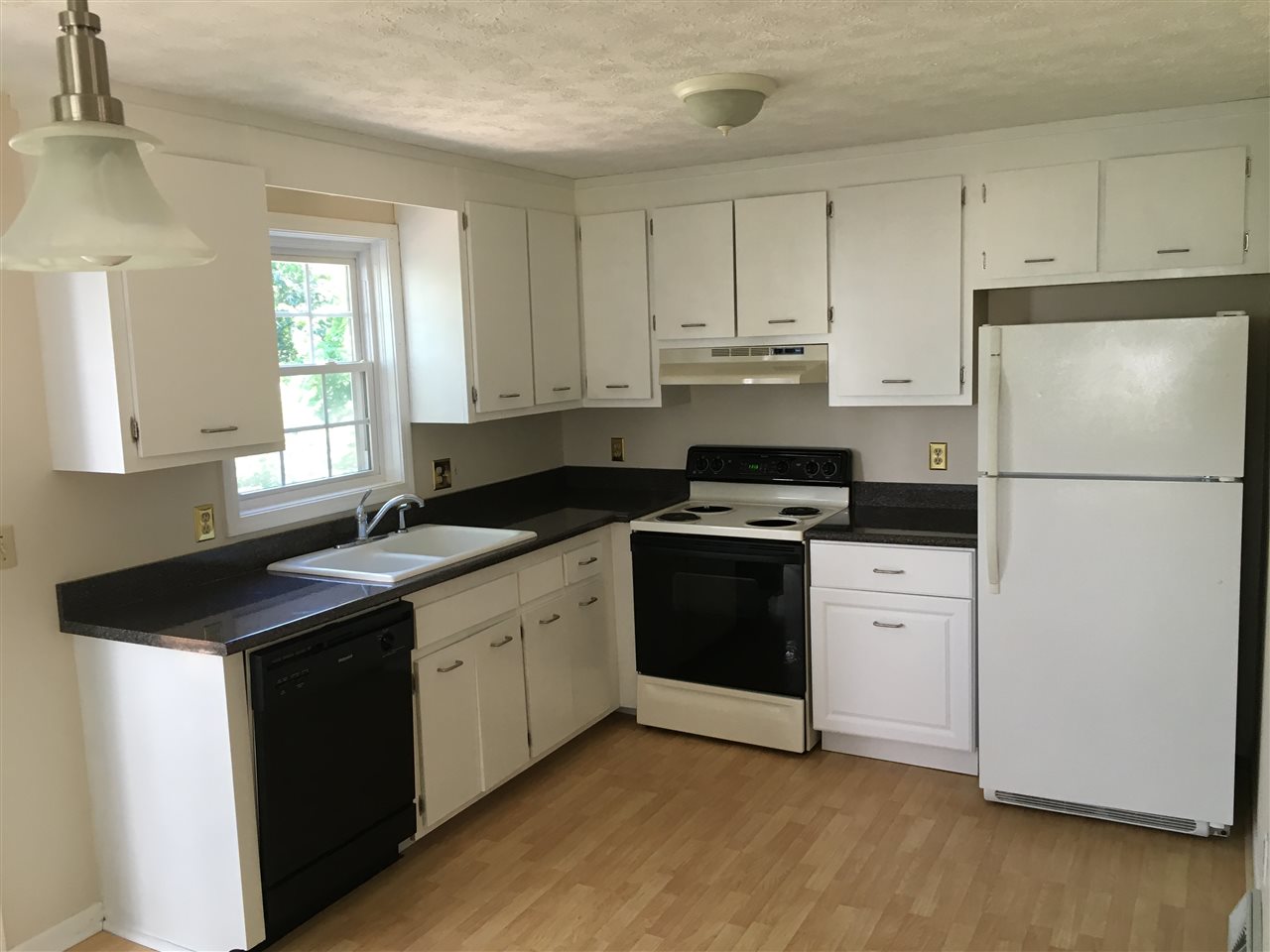 282 Winding Pond Road, Unit 282 Londonderry, NH 03053 - Photo 3 of 26 Gallery Image 3