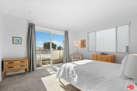 $950,000 | 11535 Rochester Avenue, Unit 302, Los Angeles, CA 90025