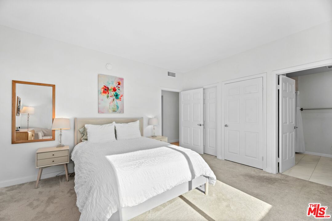 11535 Rochester Avenue, Unit 302 Los Angeles, CA 90025 - Photo 18 of 28 a bedroom with a bed and a painting on the wall