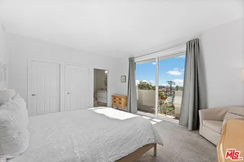 $950,000 | 11535 Rochester Avenue, Unit 302, Los Angeles, CA 90025