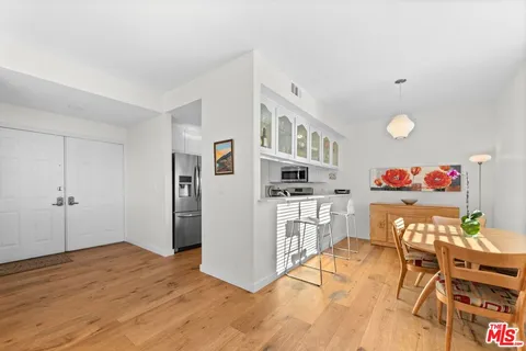 $950,000 | 11535 Rochester Avenue, Unit 302, Los Angeles, CA 90025