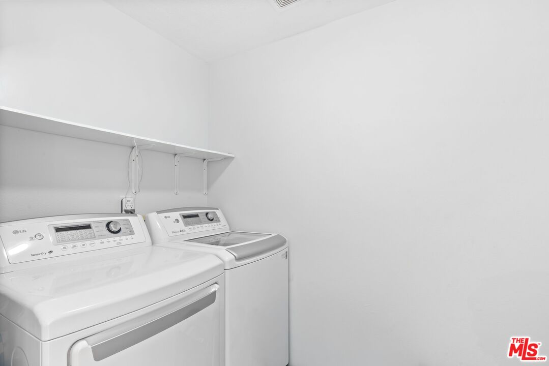 11535 Rochester Avenue, Unit 302 Los Angeles, CA 90025 - Photo 22 of 28 a utility room with dryer and washer