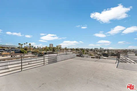 $950,000 | 11535 Rochester Avenue, Unit 302, Los Angeles, CA 90025