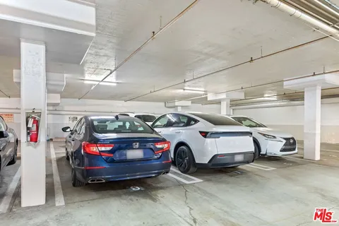 $950,000 | 11535 Rochester Avenue, Unit 302, Los Angeles, CA 90025