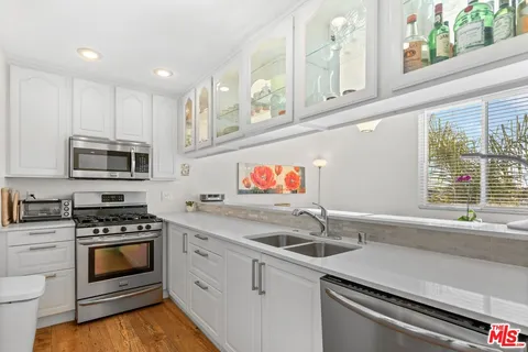 $950,000 | 11535 Rochester Avenue, Unit 302, Los Angeles, CA 90025