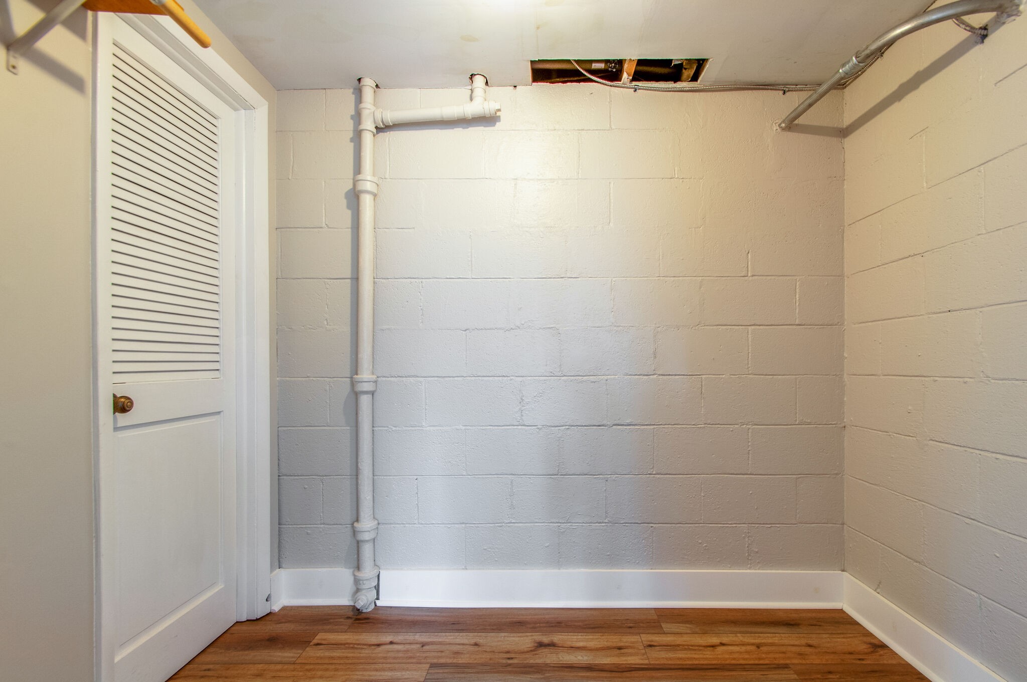 209 East Park Circle Dickson, TN 37055 - Photo 23 of 28 a bathroom with a shower