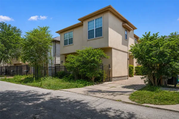 $2,500 | 5949 Kiam Street, Houston, TX 77007