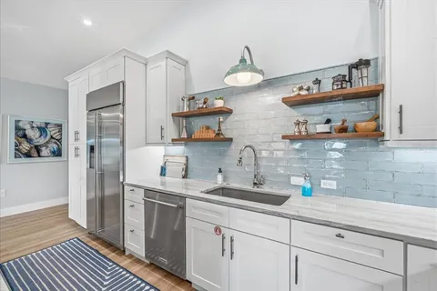 $2,875,000 | 664 Key Royale Drive, Holmes Beach, FL 34217