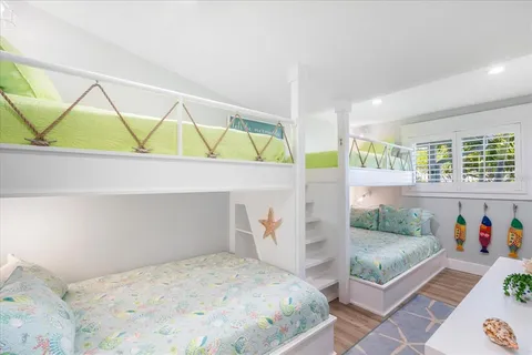 $2,875,000 | 664 Key Royale Drive, Holmes Beach, FL 34217