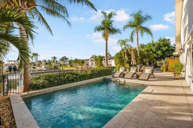 $2,875,000 | 664 Key Royale Drive, Holmes Beach, FL 34217