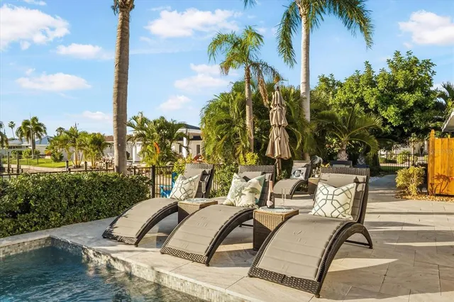 $2,875,000 | 664 Key Royale Drive, Holmes Beach, FL 34217