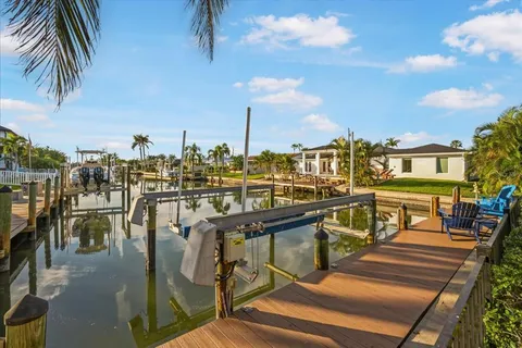 $2,875,000 | 664 Key Royale Drive, Holmes Beach, FL 34217