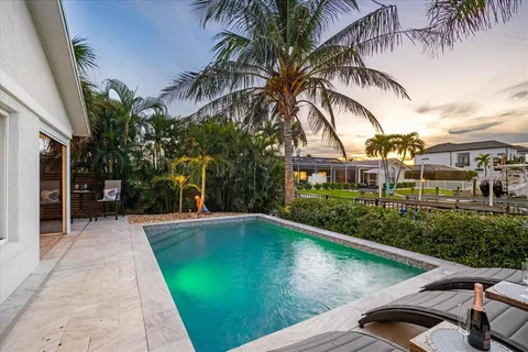 $2,875,000 | 664 Key Royale Drive, Holmes Beach, FL 34217