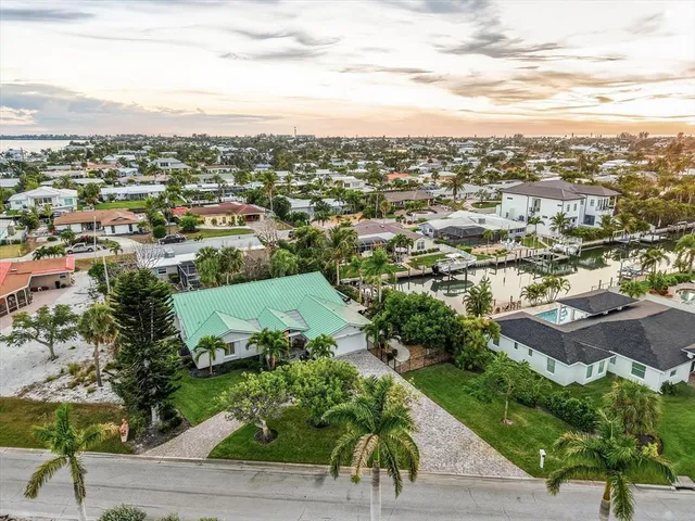 $2,875,000 | 664 Key Royale Drive, Holmes Beach, FL 34217