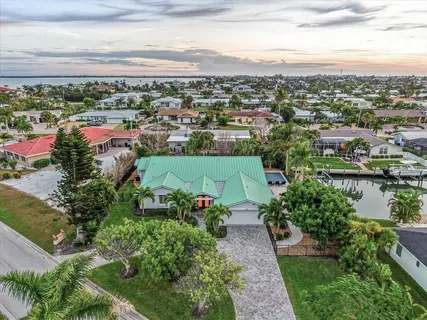 $2,875,000 | 664 Key Royale Drive, Holmes Beach, FL 34217