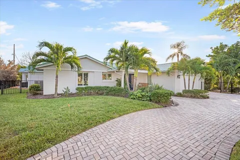 $2,875,000 | 664 Key Royale Drive, Holmes Beach, FL 34217