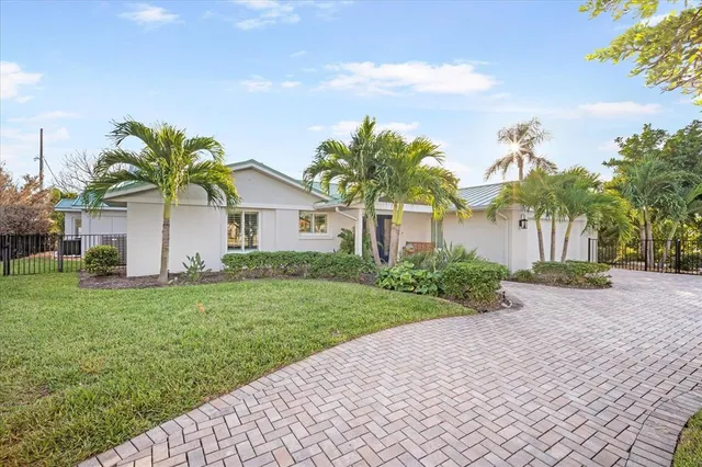 $2,875,000 | 664 Key Royale Drive, Holmes Beach, FL 34217