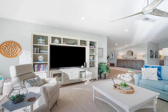 $2,875,000 | 664 Key Royale Drive, Holmes Beach, FL 34217