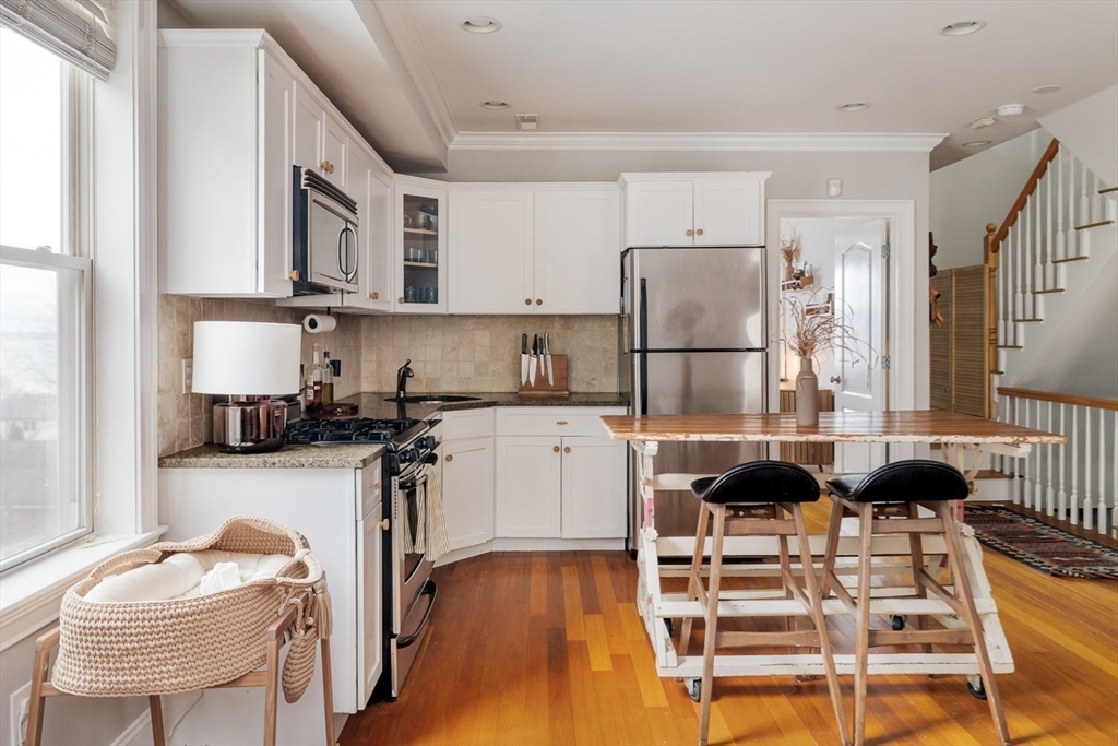394 East 8th Street, Unit 3 Boston, MA 02127 - Photo 5 of 25