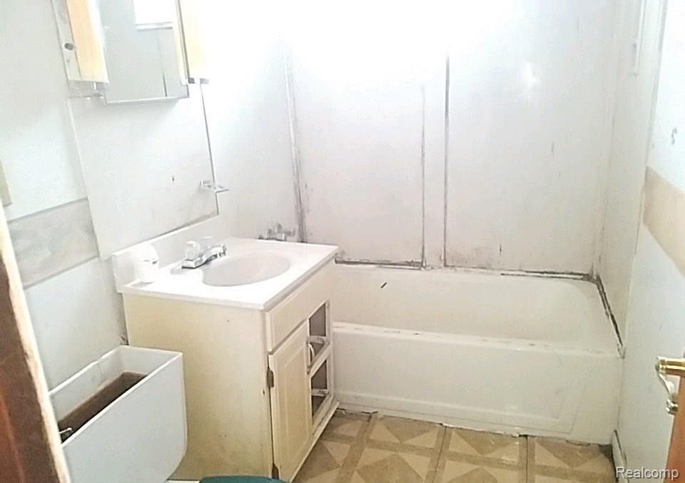 962 Eureka Road Wyandotte, MI 48192 - Photo 7 of 10