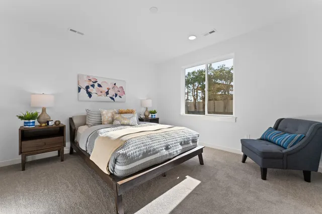 $449,990 | 228 North Viewmont Road, Unit 2/1 HARRISON, Greenacres, WA 99016