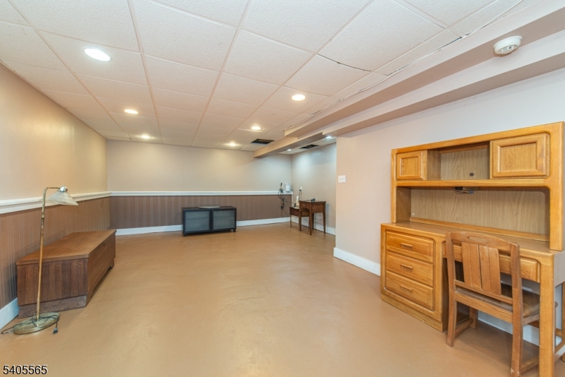 77 Moraine Road Morris Plains, NJ 07950 - Photo 18 of 22