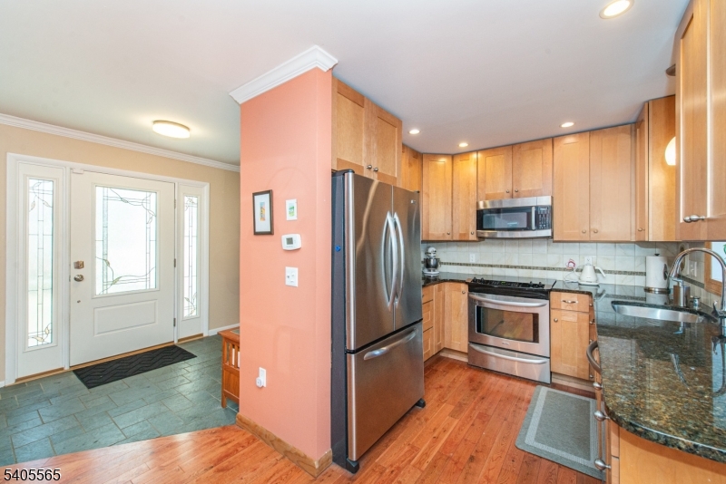 77 Moraine Road Morris Plains, NJ 07950 - Photo 8 of 22