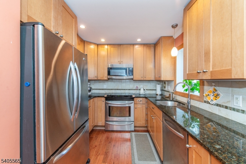 77 Moraine Road Morris Plains, NJ 07950 - Photo 9 of 22