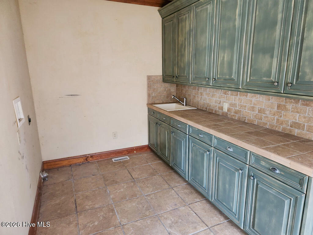 1921 View Nicholson Road Williamston, NC 27892 - Photo 18 of 37 LAUNRY ROOM