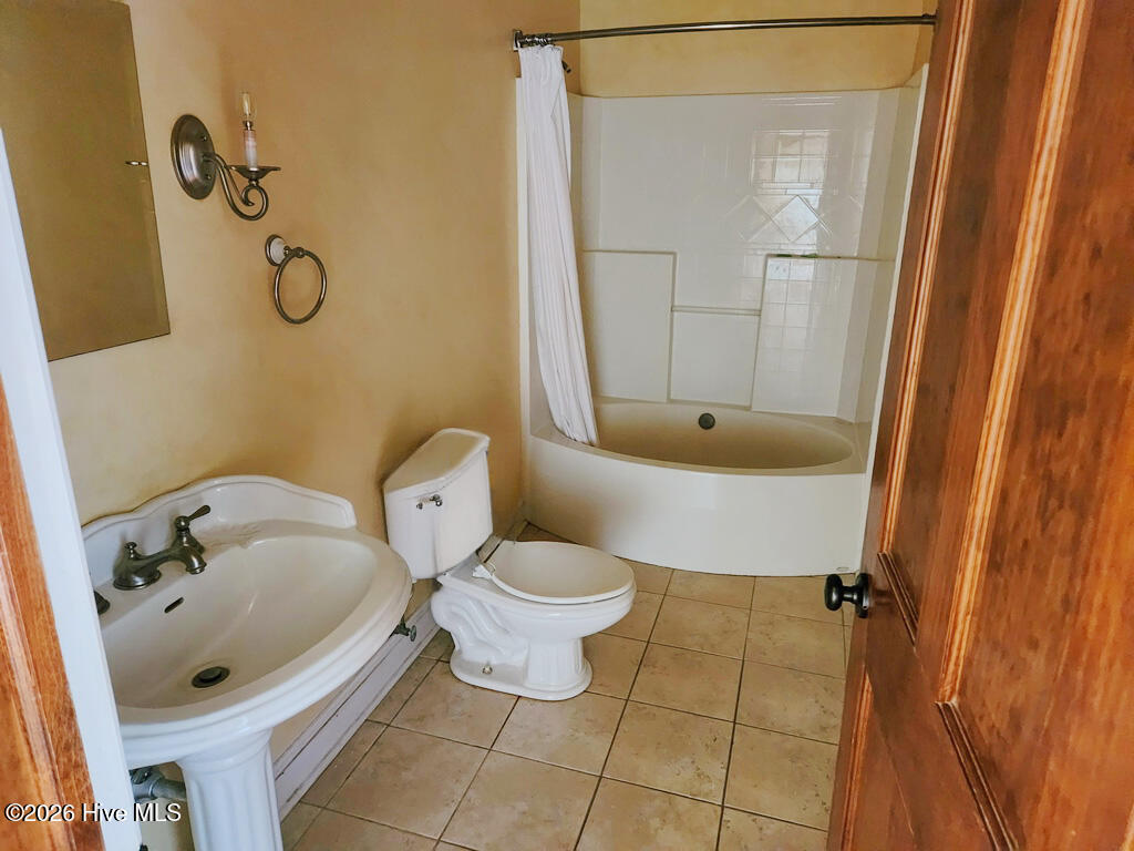 1921 View Nicholson Road Williamston, NC 27892 - Photo 27 of 37 HALL BATH