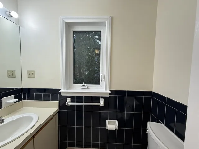 $4,300 | 10 Rollins Court, Unit 10, Cambridge, MA 02139