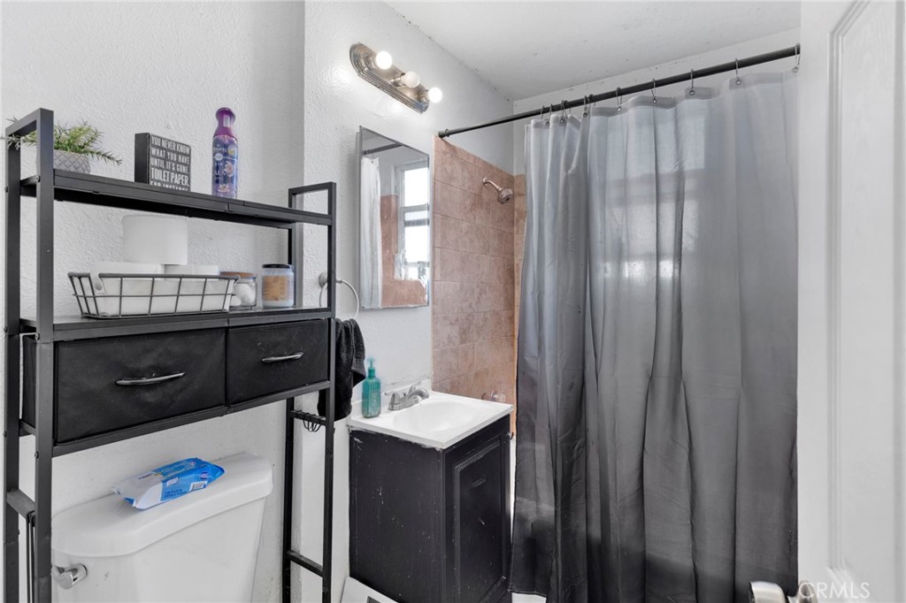 25466 Jasper Road Barstow, CA 92311 - Photo 12 of 22 a bathroom with a sink vanity and a mirror
