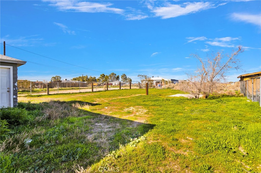 25466 Jasper Road Barstow, CA 92311 - Photo 21 of 22 a view of a yard with an ocean