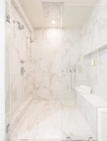 $5,588,800 | 4039 95th Avenue Northeast, Yarrow Point, WA 98004