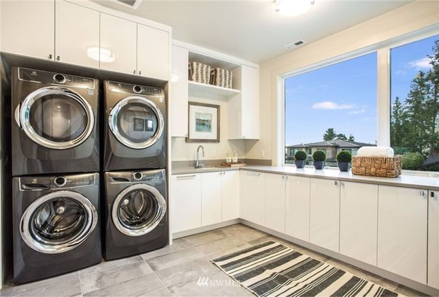 $5,588,800 | 4039 95th Avenue Northeast, Yarrow Point, WA 98004