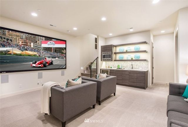 $5,588,800 | 4039 95th Avenue Northeast, Yarrow Point, WA 98004