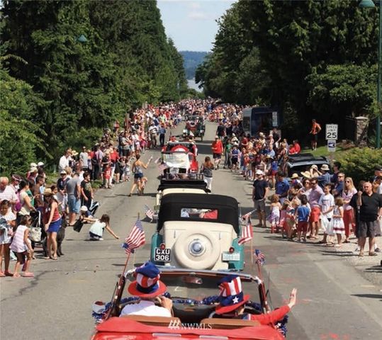 $5,588,800 | 4039 95th Avenue Northeast, Yarrow Point, WA 98004