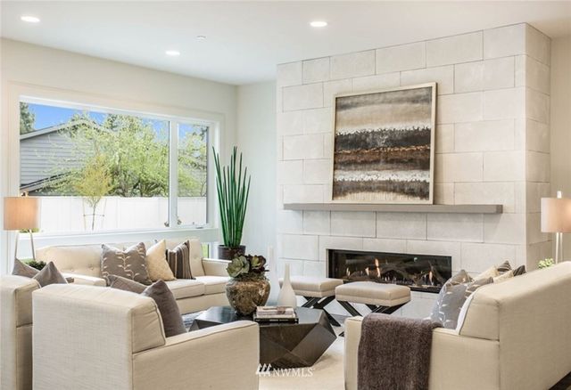 $5,588,800 | 4039 95th Avenue Northeast, Yarrow Point, WA 98004