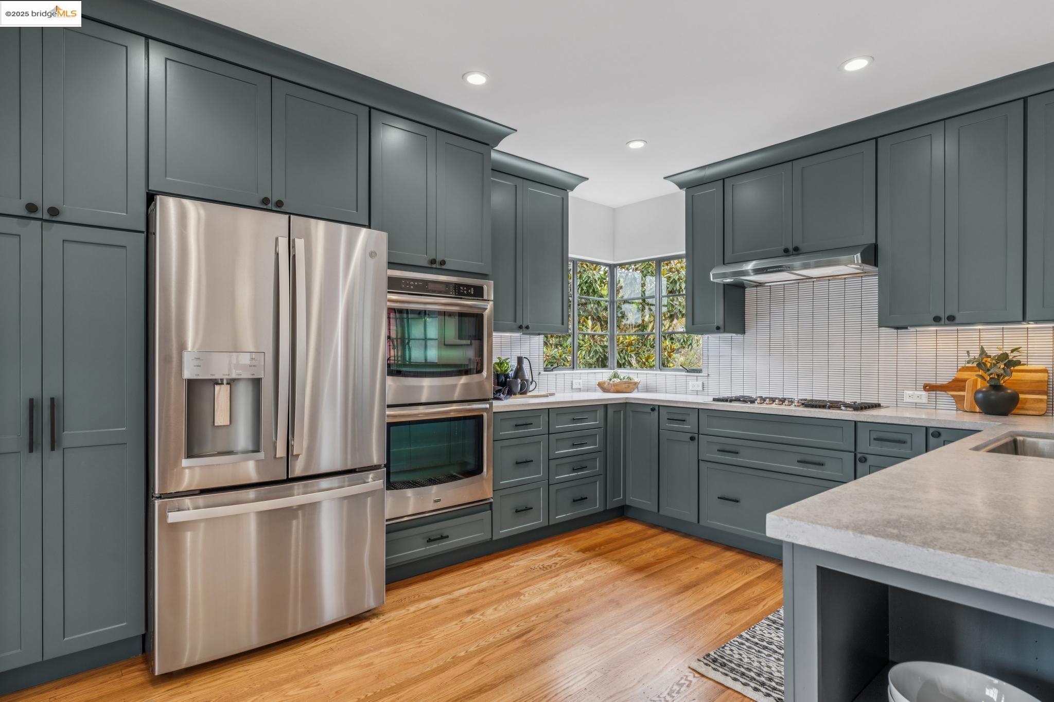 5207 Masonic Avenue Oakland, CA 94618 - Photo 12 of 55