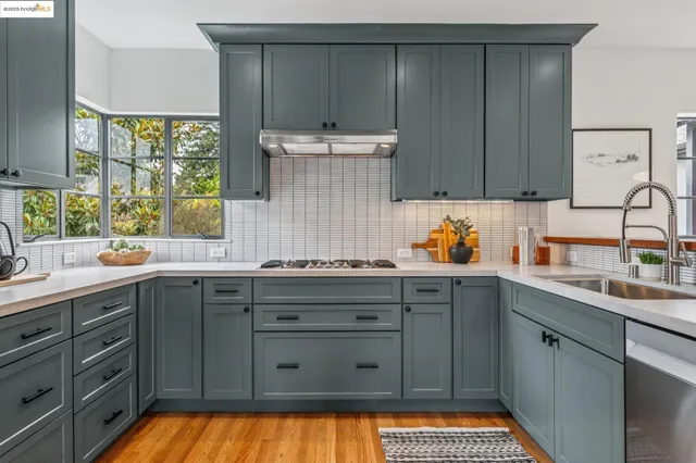 $1,695,000 | 5207 Masonic Avenue, Oakland, CA 94618